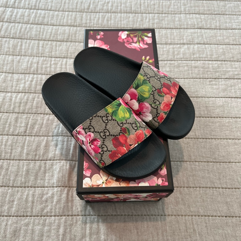GG Blooms Supreme floral slide sandal Gucci Authentic
